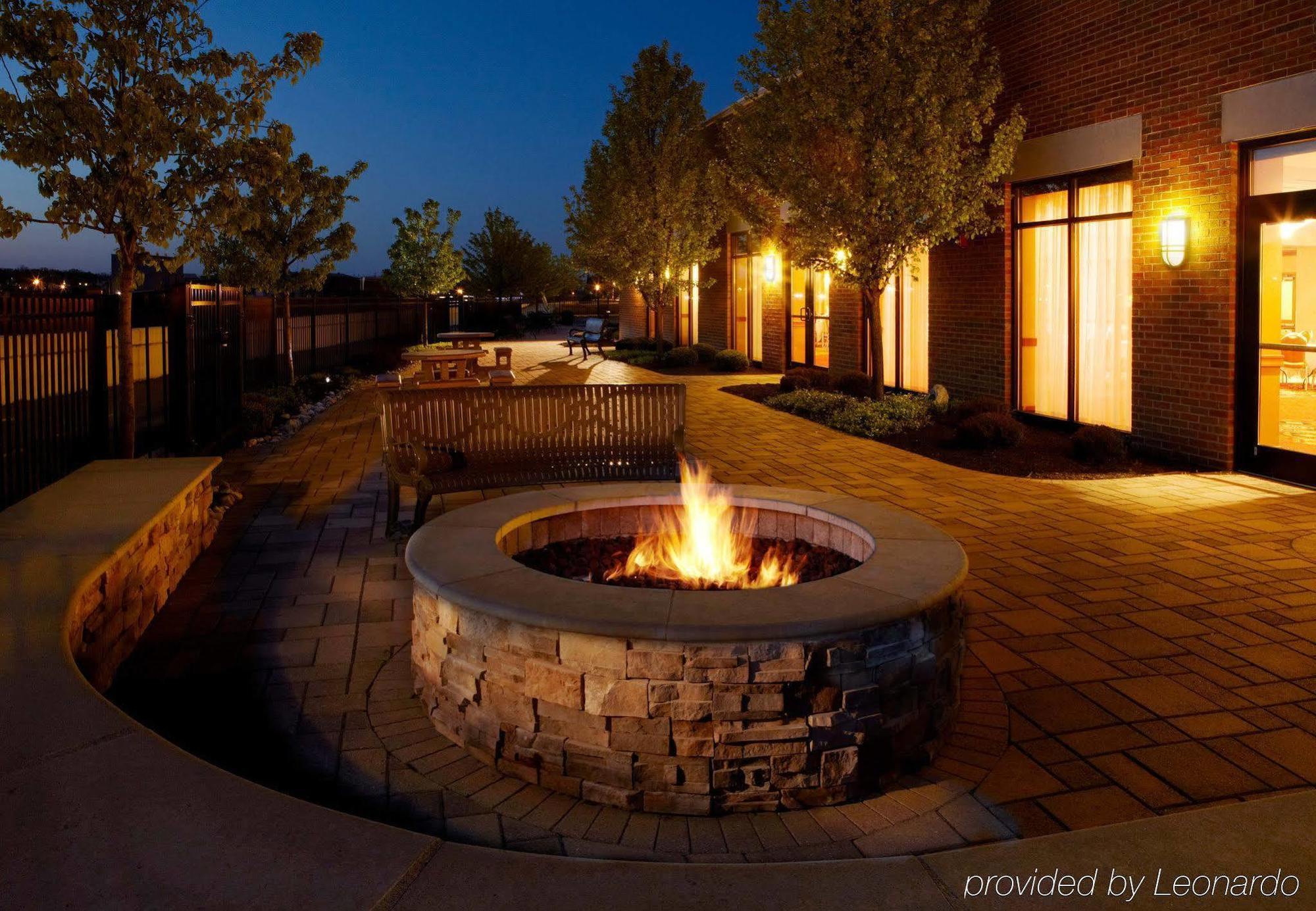 Courtyard Hamilton Hotel Exterior foto