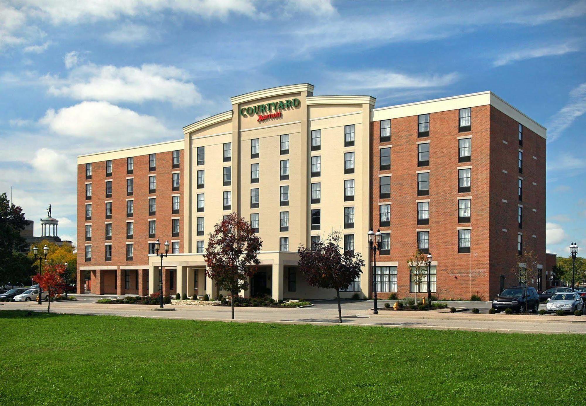 Courtyard Hamilton Hotel Exterior foto